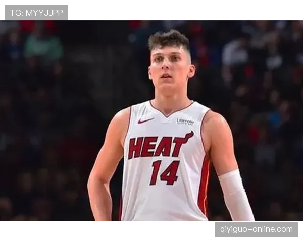 希罗无球跑动效率提升，拉开空间能力改变热火进攻结构