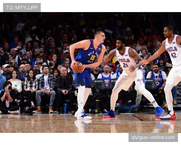 恩比德背身单打主导内线，对比约基奇更具终结力