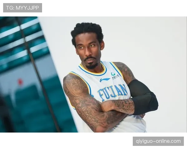 斯塔德迈尔内线强攻改变防守布局，高效输出主导太阳进攻节奏