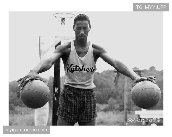 张伯伦篮下统治力明显高于同期对手，速度优势助力篮板控制